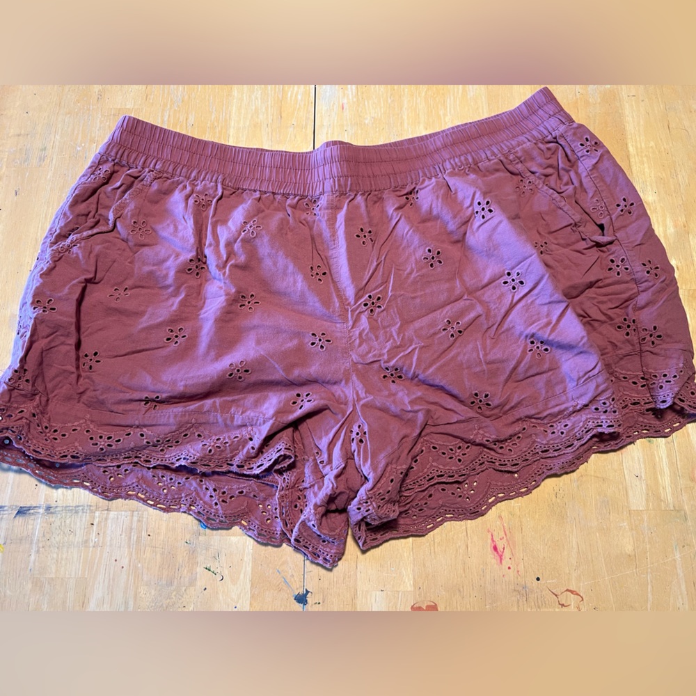 Maurice’s Eyelet lace pull on shorts